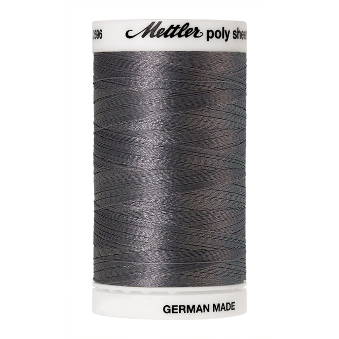 Amann Mettler Poly Sheen Cobblestone glänzt durch den trilobalen Fadenquerschnitt besonders schön. Zum Sticken, Quilten, Nähen. 800m Spule