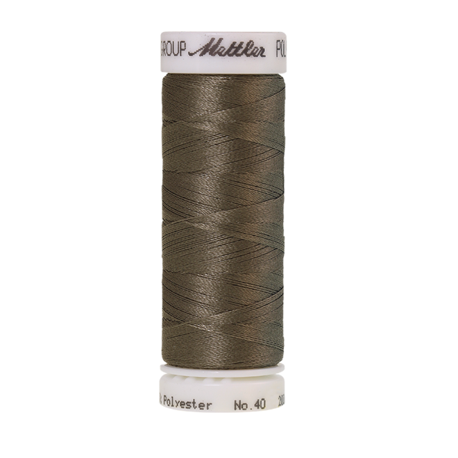 Amann Mettler Poly Sheen Navajo glänzt durch den trilobalen Fadenquerschnitt besonders schön. Zum Sticken, Quilten, Nähen. 200m Spule