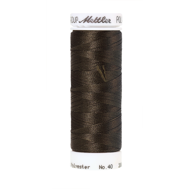 Amann Mettler Poly Sheen Umber glänzt durch den trilobalen Fadenquerschnitt besonders schön. Zum Sticken, Quilten, Nähen. 200m Spule