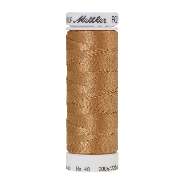 Amann Mettler Poly Sheen Fawn glänzt durch den trilobalen Fadenquerschnitt besonders schön. Zum Sticken, Quilten, Nähen. 200m Spule