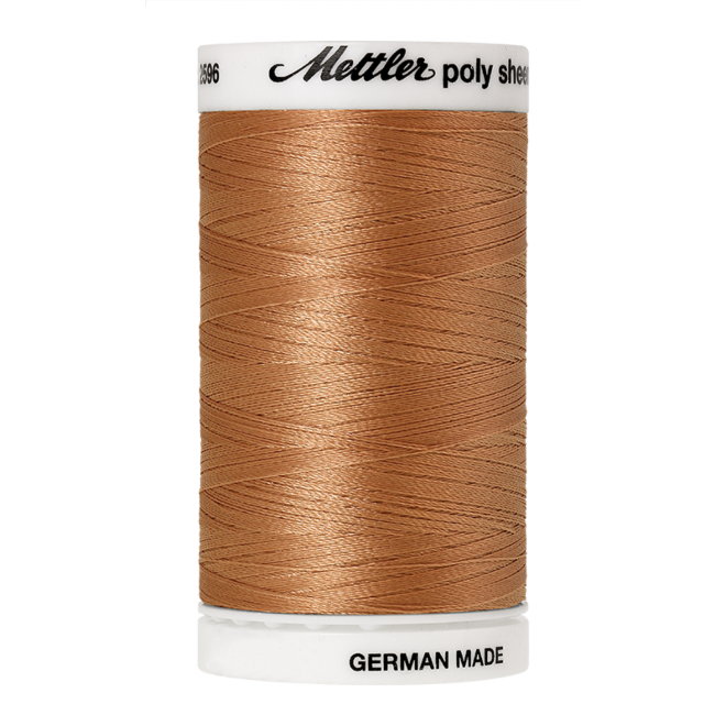 Amann Mettler Poly Sheen Peanut glänzt durch den trilobalen Fadenquerschnitt besonders schön. Zum Sticken, Quilten, Nähen. 800m Spule
