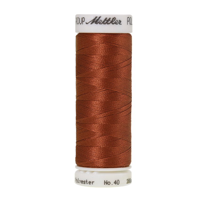 Amann Mettler Poly Sheen Dirty Penny glänzt durch den trilobalen Fadenquerschnitt besonders schön. Zum Sticken, Quilten, Nähen. 200m Spule