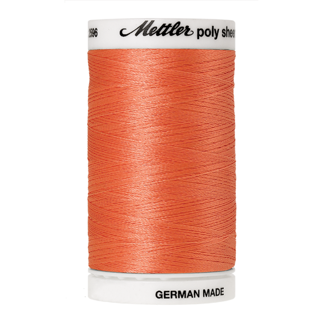 Amann Mettler Poly Sheen Salmon glänzt durch den trilobalen Fadenquerschnitt besonders schön. Zum Sticken, Quilten, Nähen. 800m Spule