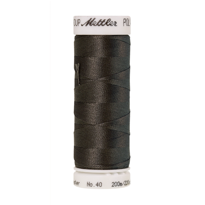 Amann Mettler Poly Sheen Pewter glänzt durch den trilobalen Fadenquerschnitt besonders schön. Zum Sticken, Quilten, Nähen. 200m Spule