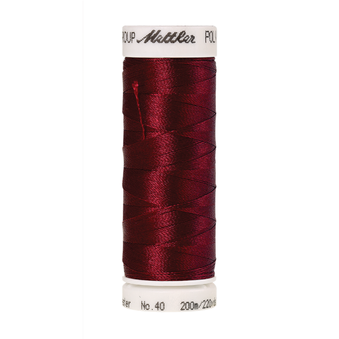 Amann Mettler Poly Sheen Winterberry glänzt durch den trilobalen Fadenquerschnitt besonders schön. Zum Sticken, Quilten, Nähen. 200m Spule