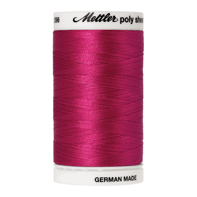 Amann Mettler Poly Sheen Bright Ruby glänzt durch den trilobalen Fadenquerschnitt besonders schön. Zum Sticken, Quilten, Nähen. 800m Spule