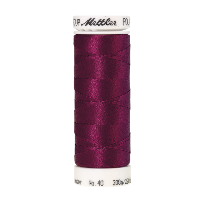 Amann Mettler Poly Sheen Cerise glänzt durch den trilobalen Fadenquerschnitt besonders schön. Zum Sticken, Quilten, Nähen. 200m Spule