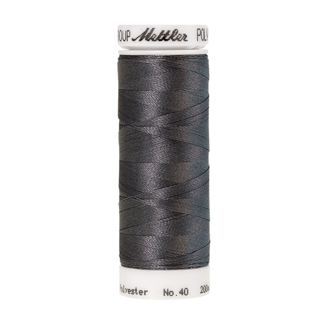 Amann Mettler Poly Sheen Titanium glänzt durch den trilobalen Fadenquerschnitt besonders schön. Zum Sticken, Quilten, Nähen. 200m Spule