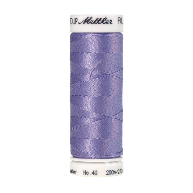 Amann Mettler Poly Sheen Blue Dawn glänzt durch den trilobalen Fadenquerschnitt besonders schön. Zum Sticken, Quilten, Nähen. 200m Spule