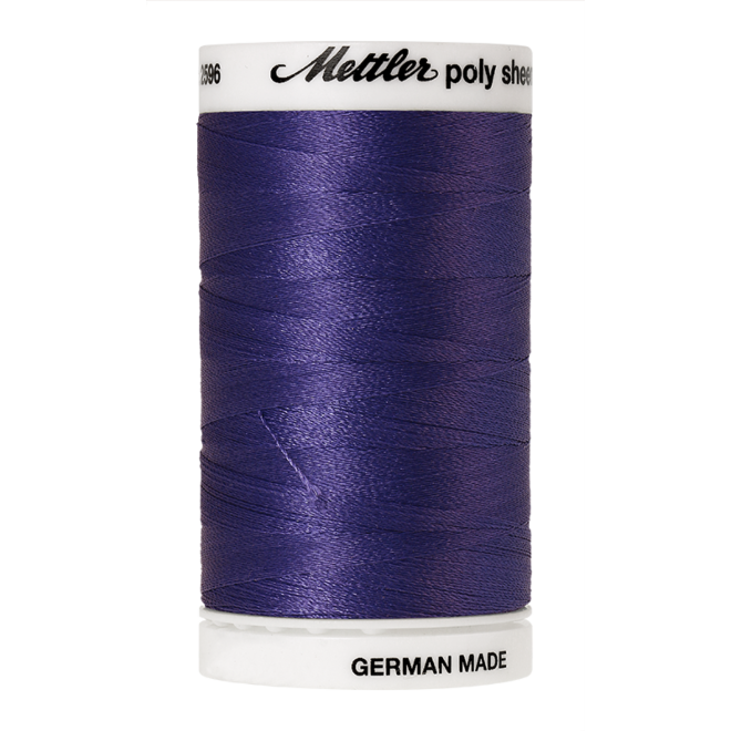 Amann Mettler Poly Sheen Twilight glänzt durch den trilobalen Fadenquerschnitt besonders schön. Zum Sticken, Quilten, Nähen. 800m Spule