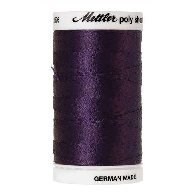 Amann Mettler Poly Sheen Heraldic glänzt durch den trilobalen Fadenquerschnitt besonders schön. Zum Sticken, Quilten, Nähen. 800m Spule