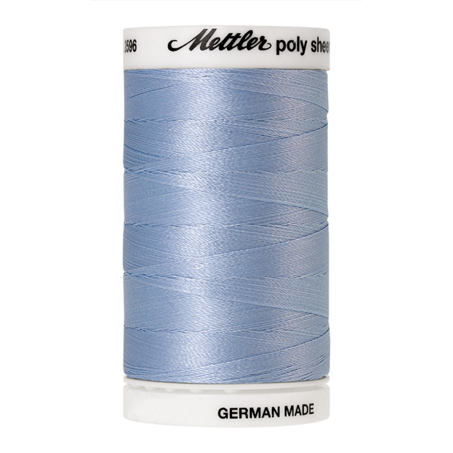 Amann Mettler Poly Sheen Winter Sky glänzt durch den trilobalen Fadenquerschnitt besonders schön. Zum Sticken, Quilten, Nähen. 800m Spule