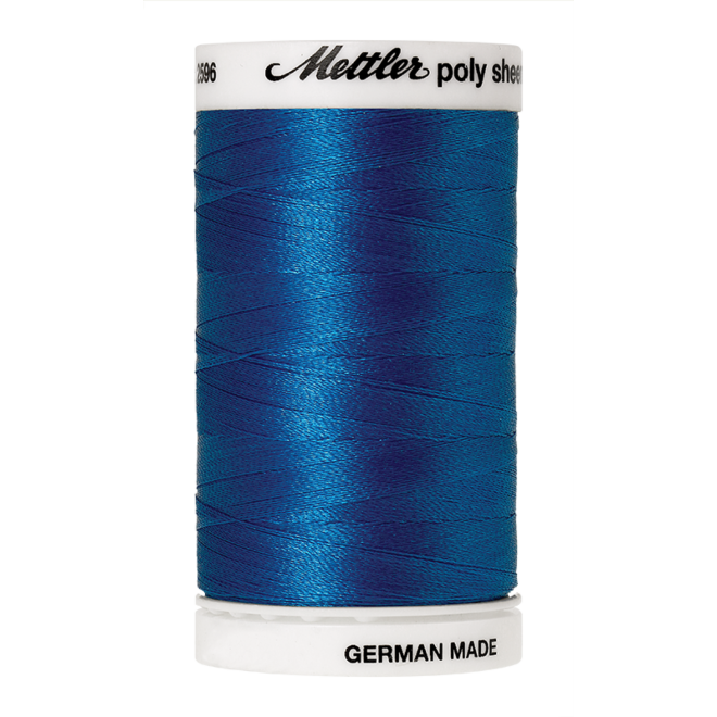 Amann Mettler Poly Sheen Cerulean glänzt durch den trilobalen Fadenquerschnitt besonders schön. Zum Sticken, Quilten, Nähen. 800m Spule