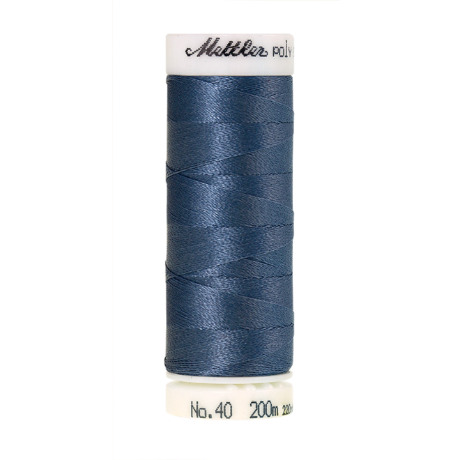 Amann Mettler Poly Sheen Ocean Blue glänzt durch den trilobalen Fadenquerschnitt besonders schön. Zum Sticken, Quilten, Nähen. 200m Spule