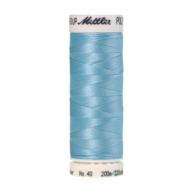 Amann Mettler Poly Sheen River Mist glänzt durch den trilobalen Fadenquerschnitt besonders schön. Zum Sticken, Quilten, Nähen. 200m Spule