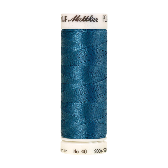 Amann Mettler Poly Sheen Teal glänzt durch den trilobalen Fadenquerschnitt besonders schön. Zum Sticken, Quilten, Nähen. 200m Spule