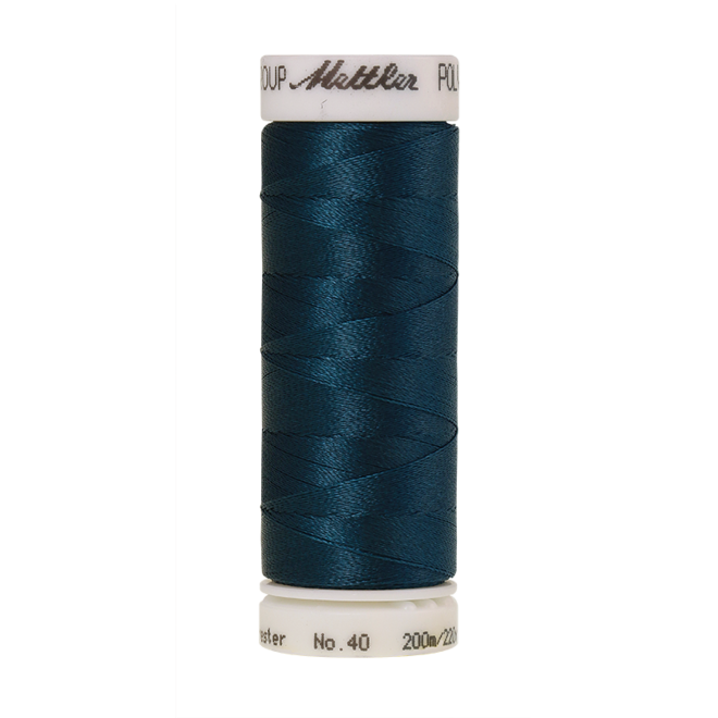 Amann Mettler Poly Sheen Tartan Blue glänzt durch den trilobalen Fadenquerschnitt besonders schön. Zum Sticken, Quilten, Nähen. 200m Spule