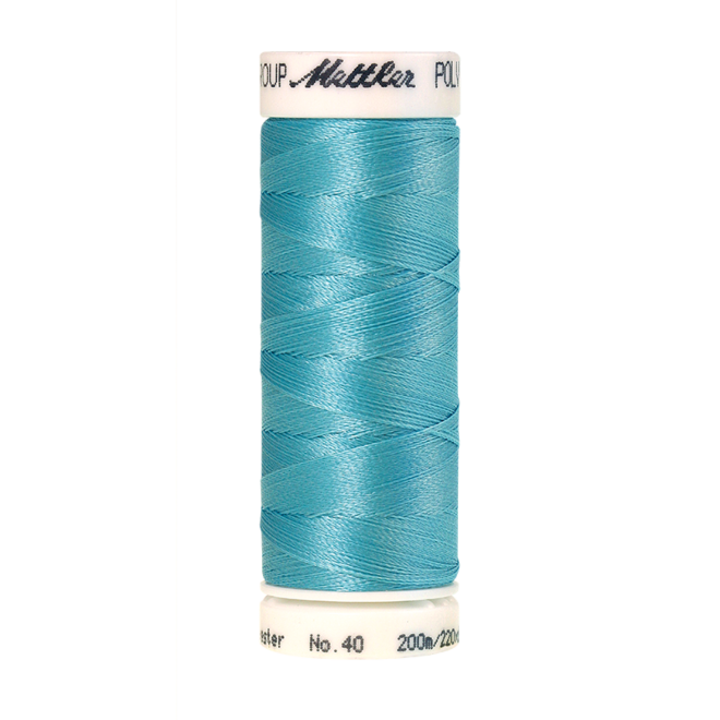 Amann Mettler Poly Sheen Aqua glänzt durch den trilobalen Fadenquerschnitt besonders schön. Zum Sticken, Quilten, Nähen. 200m Spule