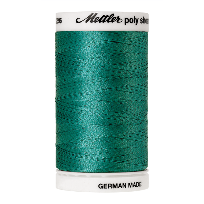 Amann Mettler Poly Sheen Deep Aqua glänzt durch den trilobalen Fadenquerschnitt besonders schön. Zum Sticken, Quilten, Nähen. 800m Spule