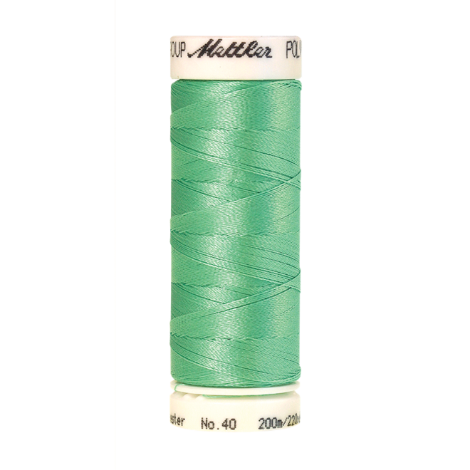 Amann Mettler Poly Sheen Silver Sage glänzt durch den trilobalen Fadenquerschnitt besonders schön. Zum Sticken, Quilten, Nähen. 200m Spule