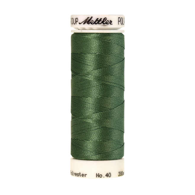 Amann Mettler Poly Sheen Asparagus glänzt durch den trilobalen Fadenquerschnitt besonders schön. Zum Sticken, Quilten, Nähen. 200m Spule