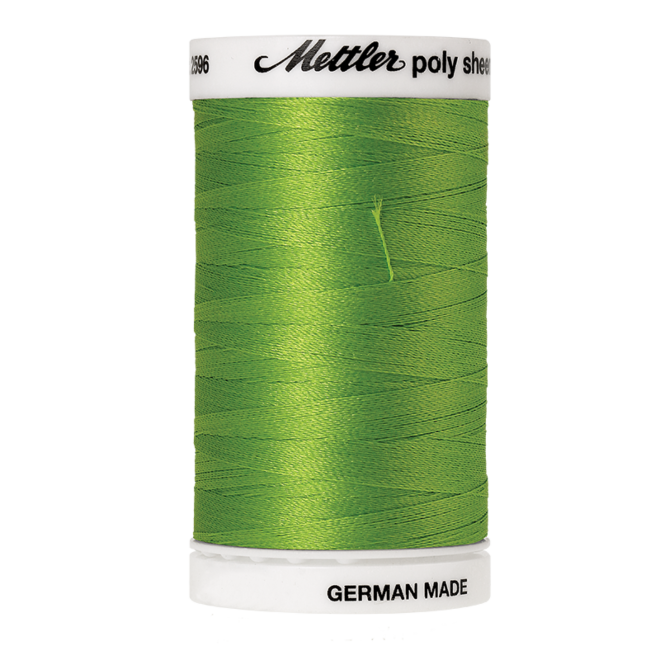 Amann Mettler Poly Sheen Erin Green glänzt durch den trilobalen Fadenquerschnitt besonders schön. Zum Sticken, Quilten, Nähen. 800m Spule