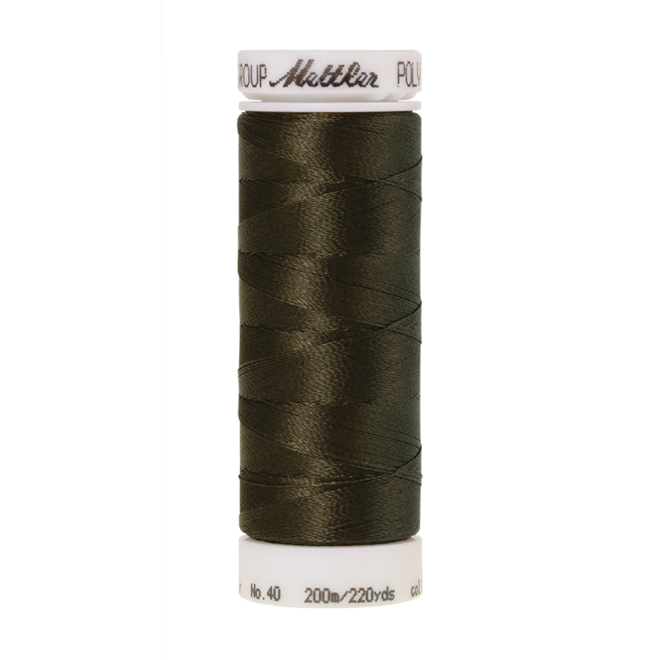 Amann Mettler Poly Sheen Olive glänzt durch den trilobalen Fadenquerschnitt besonders schön. Zum Sticken, Quilten, Nähen. 200m Spule