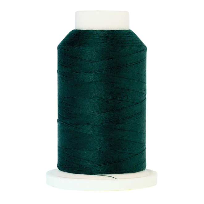 Amann Mettler Seracor in der Farbe Swamp auf der 1000m Kone. Seracor ist der Allesnäher unter den Overlock-Garnen!
