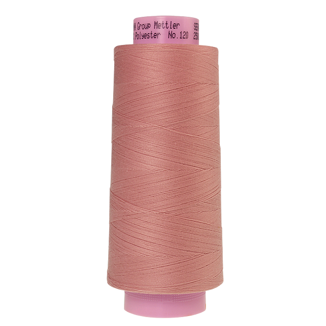 Amann Mettler Seracor in der Farbe Tea Rose auf der 2500m Kone. Seracor ist der Allesnäher unter den Overlock-Garnen!
