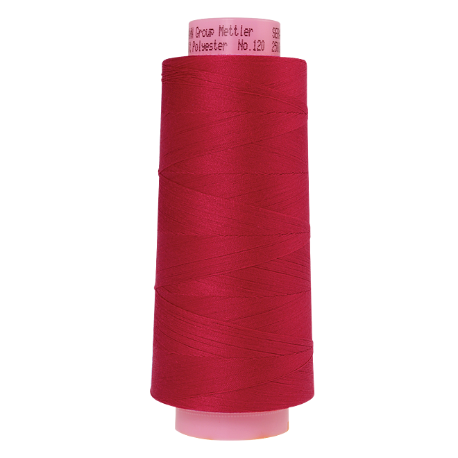 Amann Mettler Seracor in der Farbe Geranium auf der 2500m Kone. Seracor ist der Allesnäher unter den Overlock-Garnen!