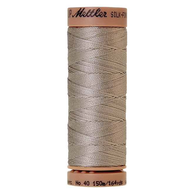Silk-Finish Cotton 40, 150m - Ash Mist: Reines Baumwollgarn aus 100% langstapliger, ägyptischer Baumwollte von Amann Mettler