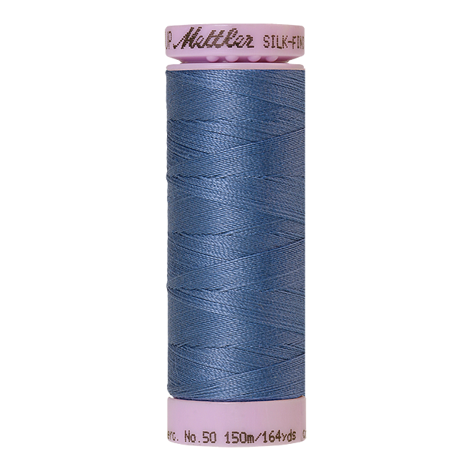 Silk-Finish Cotton 50, 150m - Smoky Blue: Reines Baumwollgarn aus 100% langstapliger, ägyptischer Baumwollte von Amann Mettler