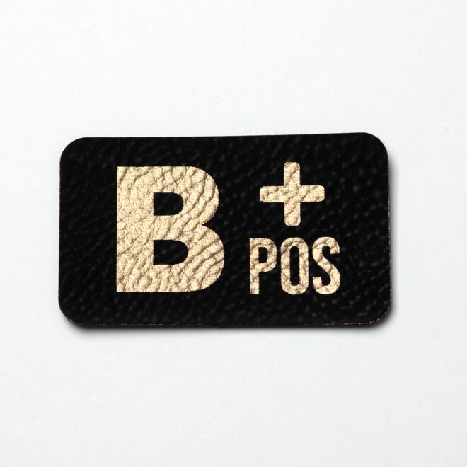 Kunstlederlabel "Blutgruppe B+" (schwarz/gold)