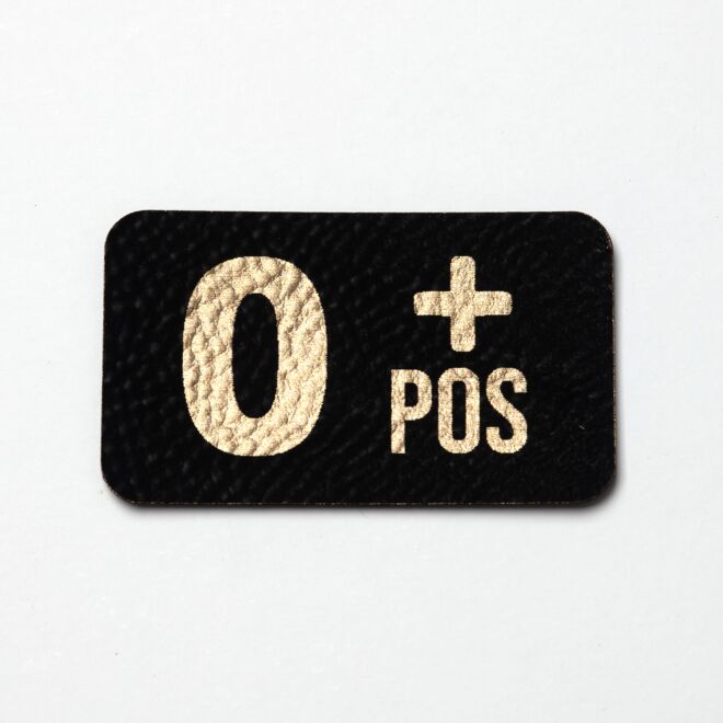 Kunstlederlabel "Blutgruppe 0+" (schwarz/gold)