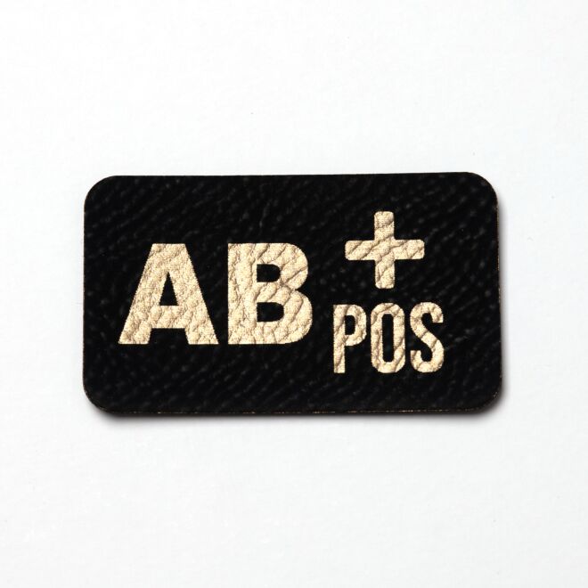Kunstlederlabel "Blutgruppe AB+" (schwarz/gold)