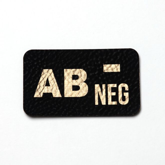 Kunstlederlabel "Blutgruppe AB-" (schwarz/gold)