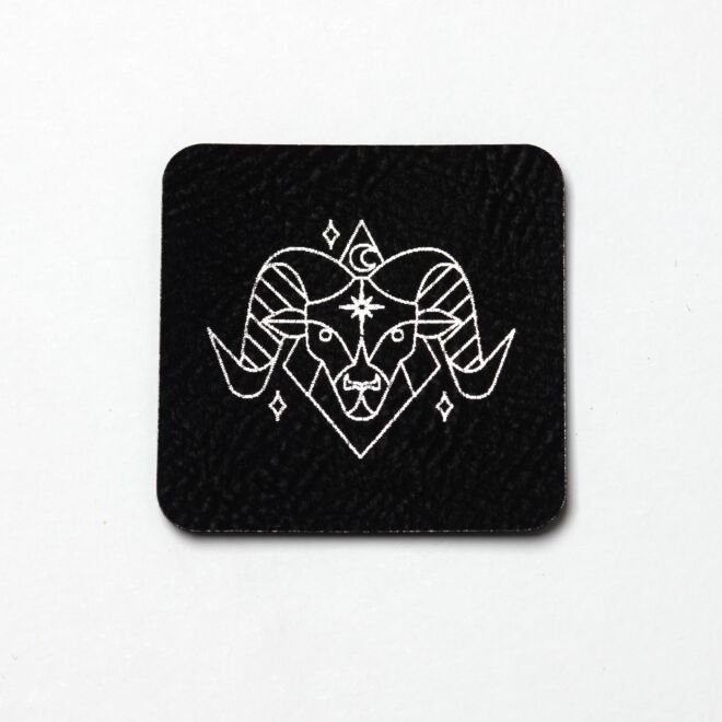 Kunstlederlabel Sternzeichen Widder (schwarz/silber)