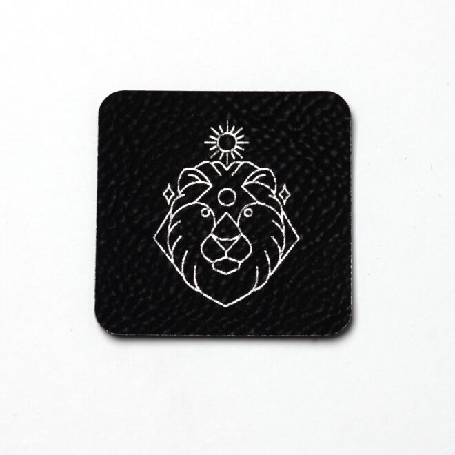 Kunstlederlabel Sternzeichen Löwe (schwarz/silber)