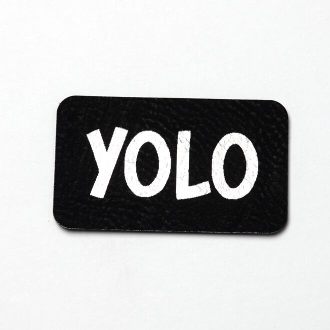 Kunstlederlabel YOLO (schwarz/silber)