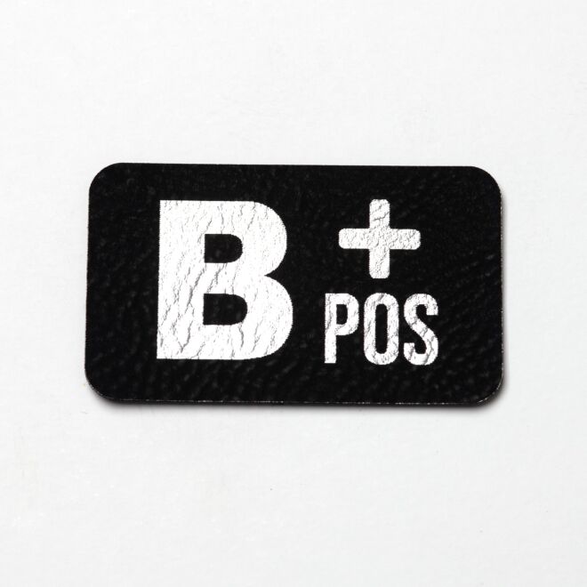 Kunstlederlabel Blutgruppe B+ (schwarz/silber)