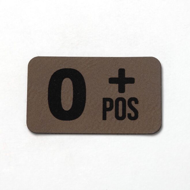 Kunstlederlabel Blutgruppe 0+ (dunkelbraun/schwarz)
