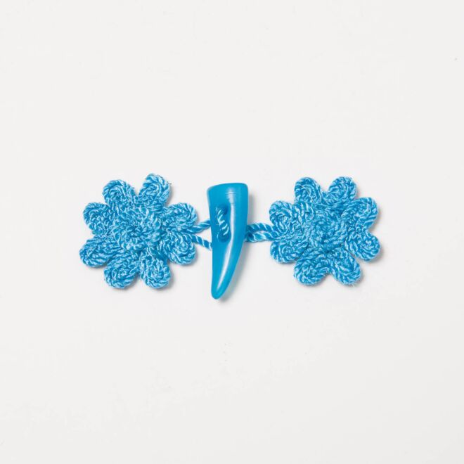 Dufflecoatverschluss Blümchen 8cm türkis