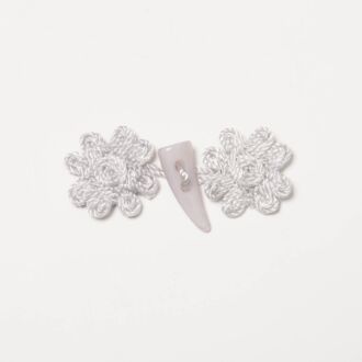 Dufflecoatverschluss Blümchen 8cm grau